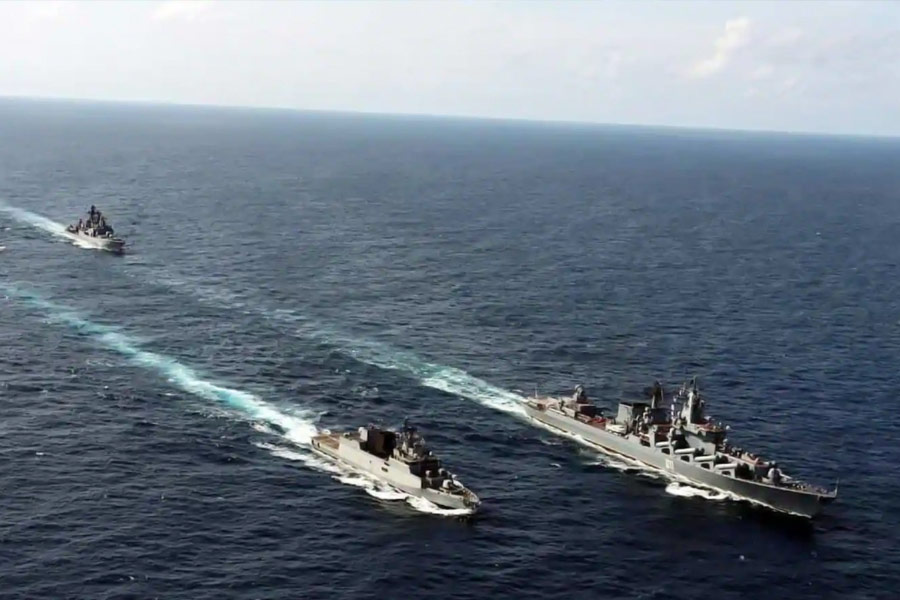 ভারত তিনটি দিক দিয়ে সমুদ্রবেষ্টিত। দেশের জনসংখ্যার প্রায় ৩০ শতাংশ উপকূলীয় এলাকাগুলিতে বসবাস করেন। পর্যটন কেন্দ্র এবং ব্যবসার কারণেও ভারতের অর্থনীতিতে এই অঞ্চলগুলির বিশেষ অবদান রয়েছে।