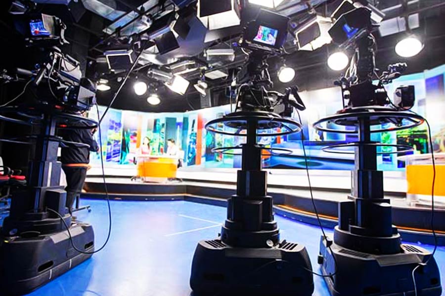 দর্শকর মন বুঝে অনুষ্ঠানগুলি সাজানোও হয়। কিন্তু তাতে কোনও লাভ হচ্ছিল না। 