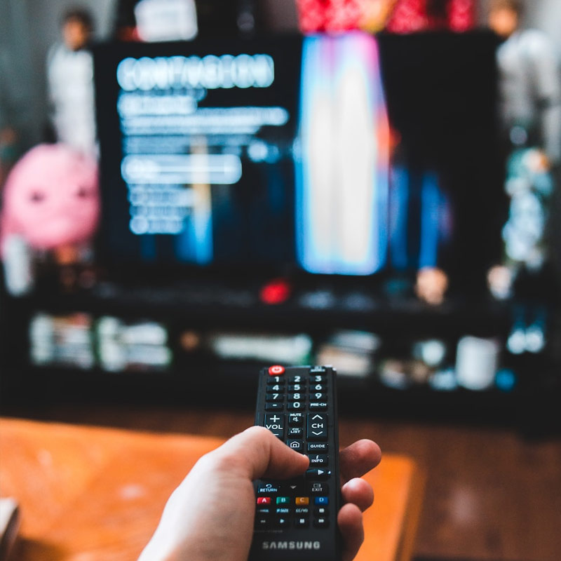 সংবাদ সংস্থা এএফপি-কে তিনি বলেন, ‘‘আমরা যৌনতা বিক্রি করছি না। শুধু সংবাদ উপস্থাপিকার পোশাকে খানিক বদল এনেছি। নিজেদের ভাষা ছাড়াও একই সঙ্গে ফরাসি এবং ইংরাজি ভাষায় বুলেটিন চালু করার কথাও ভেবেছি।’’