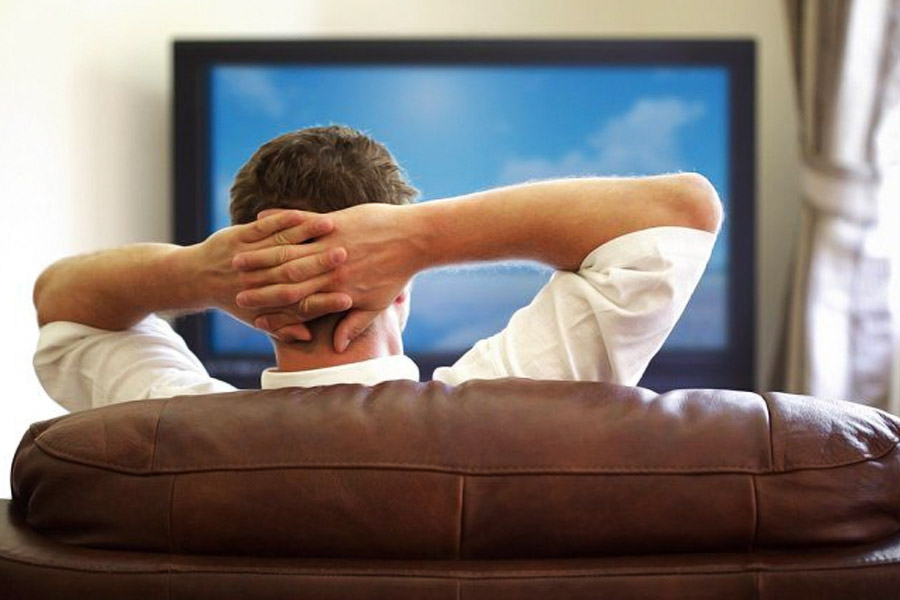 অস্ট্রেলিয়ার একটি সংবাদমাধ্যমের তরফে প্রতি মাসে কয়েক লক্ষ টাকার বিনিময়ে ‘টপলেস’ হয়ে সংবাদ পাঠ করারও প্রস্তাব আসে। কিন্তু গ্রেটা জানিয়েছেন এ ব্যাপারে তিনি এখনও চূড়ান্ত সিদ্ধান্ত নেননি।