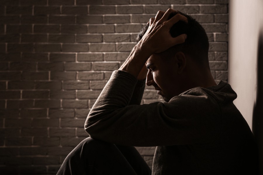 গ্রামগুলির বিবাহিত পুরুষরা  হতাশায় ভুগছেন তাঁদের বৌরা বাপের বাড়ি চলে যাচ্ছেন বলে।