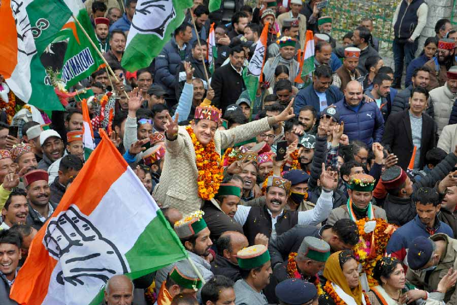 বিধানসভা নির্বাচনের আগে বিজেপির স্লোগান ছিল— ‘রাজ নয়, রেওয়াজ বদলো।’ সেই স্লোগানে ভর করেই বিজেপিকে সরিয়ে কংগ্রেসকে আবার সুযোগ দিল হিমাচল।