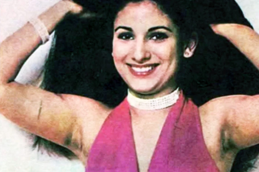 লেবাননের বেইরুটে জন্ম কিমের। তাঁর বরাবরের আগ্রহ ছিল কত্থক নাচের প্রতি। কত্থক শিখবেন বলে সুদূর বেইরুট থেকে মুম্বইয়ে আসেন তিনি। গুরু গোপীকৃষ্ণের কাছে প্রশিক্ষণ নিতে শুরু করেন তিনি। পাশাপাশি অভিনয়ের প্রতিও আগ্রহ জন্মায় কিমের।