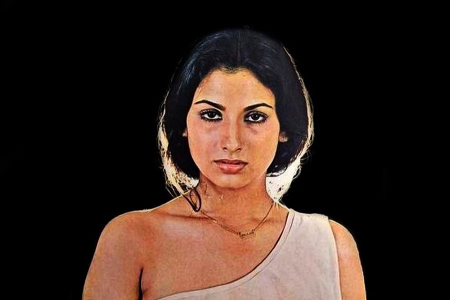 যদিও ‘ফির ওহি রাত’ ছবিতে প্রথম অভিনয় করেননি কিম। তাঁর প্রথম কাজ ‘পেহেরাদার’ ছবিতে। কিন্তু সংরক্ষণ না করায় এই ছবির এখন আর কোনও অস্তিত্ব নেই।