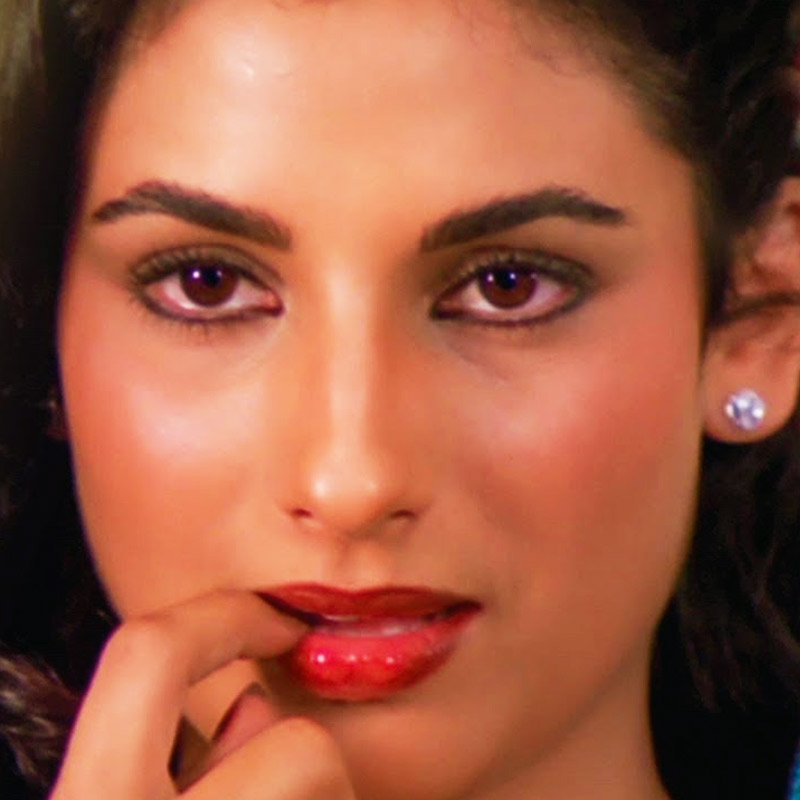 ১৯৮২ সালে মুক্তি পাওয়া ‘ডিস্কো ডান্সার’ ছবিতে অভিনয় করে তিনি সকলের নজর কাড়েন। কিমের দুর্দান্ত নাচের পারফরম্যান্স দেখে সকলে বিস্মিত হয়ে যান। কিন্তু এর ফলে অভিনেত্রীর কেরিয়ারে খারাপ প্রভাব পড়ে।