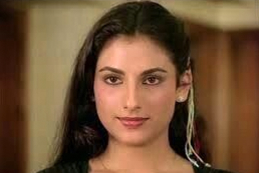 বহু বছর ইন্ডাস্ট্রি থেকে দূরে থাকার পর কিম আবার দেশে ফেরেন। সেই সময় এক সাক্ষাৎকারে তিনি জানান, বলিউড থেকে সরে যাওয়ার পর তাঁর সঙ্গে পরভিন ববি ছাড়া আর কেউ যোগাযোগ রাখেননি। এমনকি, জন্মদিনে কিমকে দামি সুগন্ধি এবং গানের রেকর্ড উপহার হিসাবে পাঠিয়েছিলেন পরভিন।