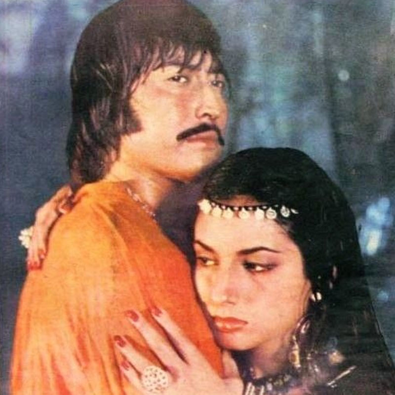 সম্পর্ক ভাঙার জন্য শুধুমাত্র ড্যানিকে দোষ দিতে রাজি ছিলেন না তিনি। তিনি বলেন, তাঁর উচিত ছিল কেরিয়ারের দিকে মনোনিবেশ করা। বলিপাড়ার আলোর রোশনাই থেকে দূরে থাকা কিম এখন অবশ্য নিজের জীবন নিয়ে ব্যস্ত। দেশ-বিদেশের বিভিন্ন জায়গার অনুষ্ঠানে কত্থক পরিবেশন করেন তিনি।