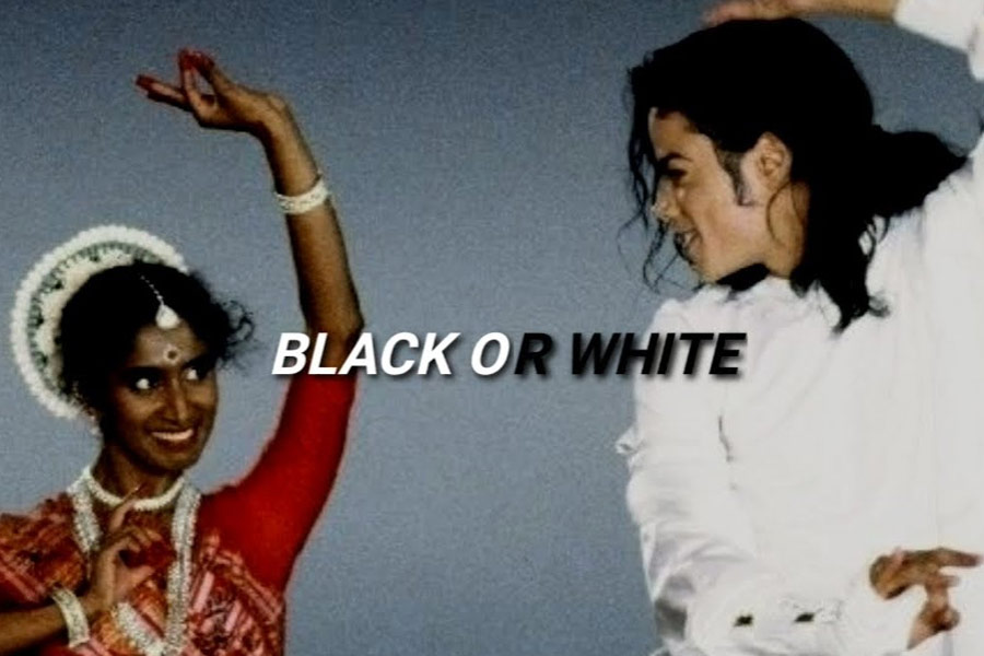 ভিডিয়োতে বিভিন্ন নৃত্যধারা পরিবেশন করা হয়েছিল বলে তৎকালীন সময়ে জনপ্রিয়তার শিখরে পৌঁছেছিল মাইকেল জ্যাকসনের ‘ব্ল্যাক অর হোয়াইট’। ওড়িশি নৃত্য দেখিয়ে প্রশংসা কুড়িয়েছিলেন যমুনাও। যমুনা এবং মাইকেলের যুগলবন্দি দর্শকের মনে আলাদা জায়গা করে নিয়েছিল। প্রায় ৩ দশক আগে যে মেয়েটি এত জনপ্রিয় হয়েছিলেন, এখন কী করছেন তিনি?