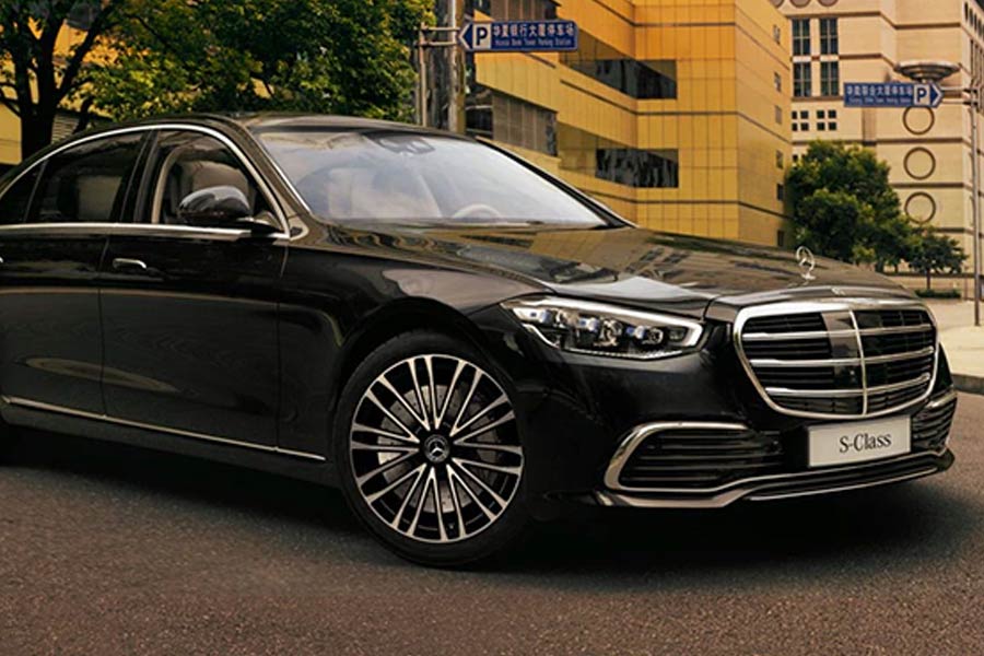 যমুনা এবং তাঁর মাকে শুটিংয়ের জায়গায় নিয়ে আসার জন্য যমুনার বাড়িতে মার্সিডিজ় গাড়ি পাঠিয়েছিলেন মাইকেল। আউটডোরে শুট চলায় যমুনার মা ঠান্ডায় কাঁপছিলেন। তা নজরে পড়ায় মাইকেল একটি মোটা কম্বল নিয়ে এসে তাঁর মাকে দিয়েছিলেন বলেও জানিয়েছেন যমুনা।