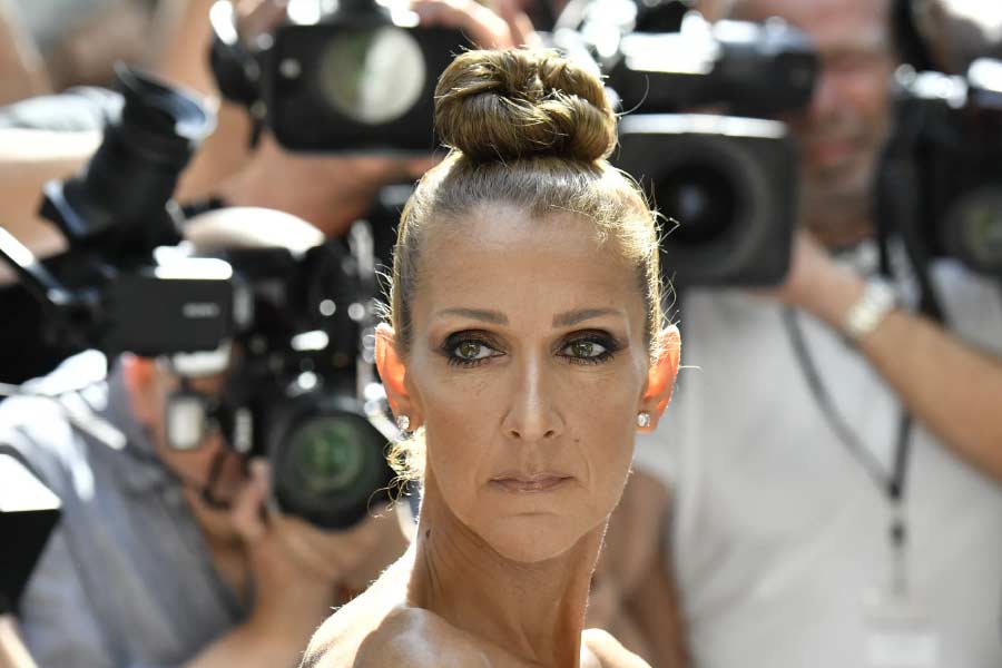 ৩ সন্তানের জননী সেলিন চলতি বছরের জানুয়ারিতে প্রথম বার নিজের স্বাস্থ্যগত সমস্যার ইঙ্গিত দিয়েছিলেন।