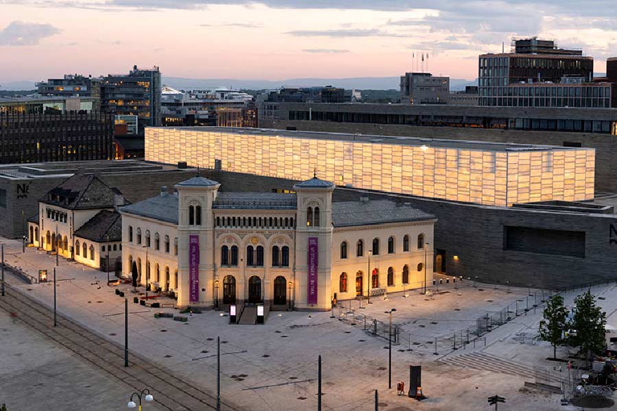 ১৯৯৪ সালে নরওয়েতে বসেছিল শীতকালীন অলিম্পিকের আসর। ১২ ফেব্রুয়ারি অলিম্পিকের উদ্বোধনী অনুষ্ঠান ছিল। সেই দিনই অসলোর ন্যাশনাল গ্যালারি থেকে চুরি যায় ‘দ্য স্ক্রিম’ ছবিটি। 