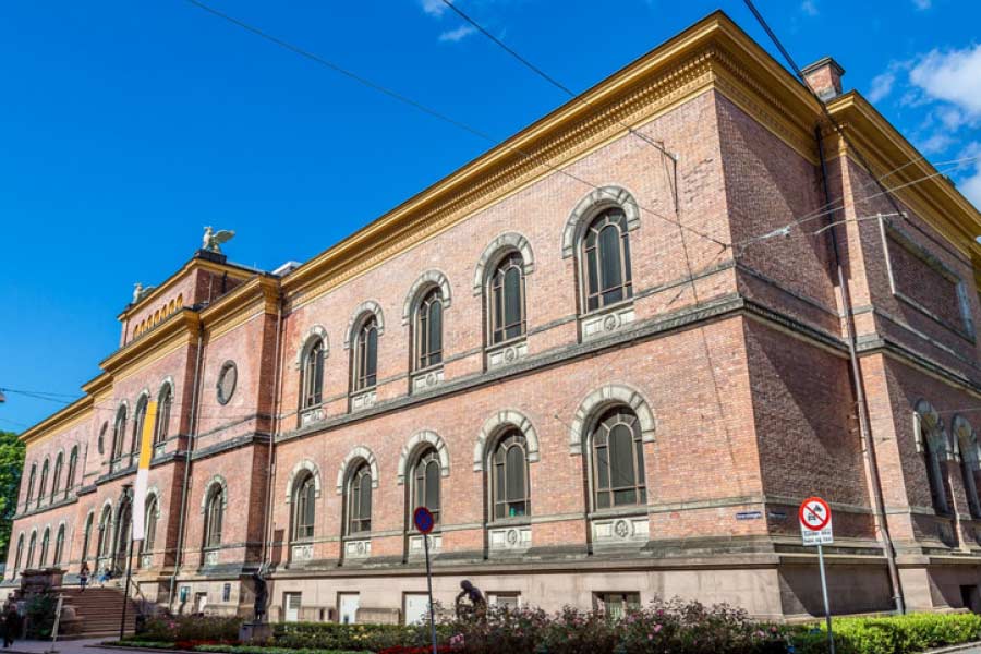 পরের মাসেই অভিযুক্তের ১০ লক্ষ মার্কিন ডলার দাবি করে। অসলো যাদুঘর টাকা দিতে অস্বীকার করে। বদলে ব্রিটেন পুলিশের একটি শাখা, লস এঞ্জেলেসের জে পল গেটি যাদুঘর কর্তৃপক্ষের সঙ্গে অভিযানে নামে নরওয়ে সরকার।