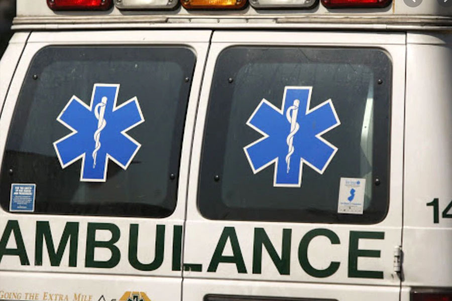 তরোয়াল নিয়ে কারসাজি করতে গিয়ে গুরুতর জখম হয়েছেন এই শিল্পী। তাঁর পেট, যকৃৎ, ফুসফুস মারাত্মক ভাবে ক্ষতিগ্রস্ত হয়েছে। যার জেরে আপাতত তাঁর ঠিকানা হাসপাতাল। 