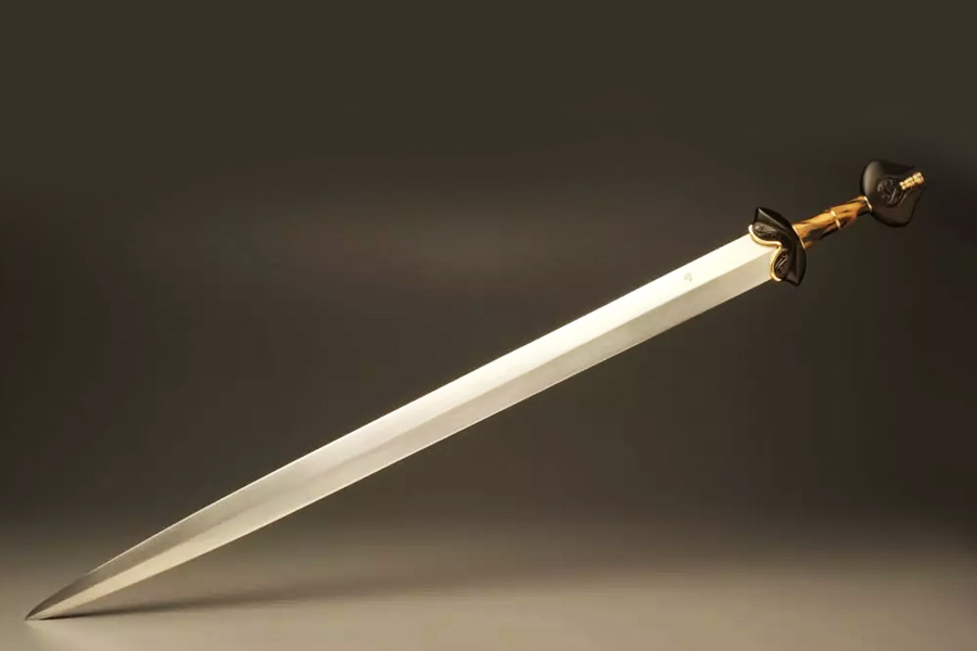 ৫৯ বছর বয়সি নেলসন তরোয়াল নিয়ে যে ভাবে নানা কারসাজি দেখাতেন, তাতে বিস্মিত হতেন সকলে।  সেই তরোয়াল মুখে ঢুকিয়েও রীতিমতো মৃত্যুর মুখ থেকে ফিরে এলেন তিনি। 