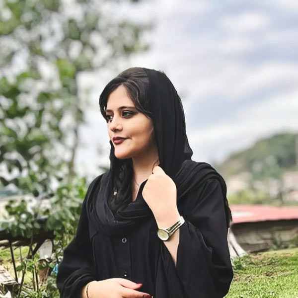 প্রসঙ্গত, গত ১৬ সেপ্টেম্বর নীতি পুলিশের কবলে মাহশা আমিনির মৃত্যুর ঘটনার পরেই প্রতিবাদে গর্জে ওঠেন ইরানের জনগণ।