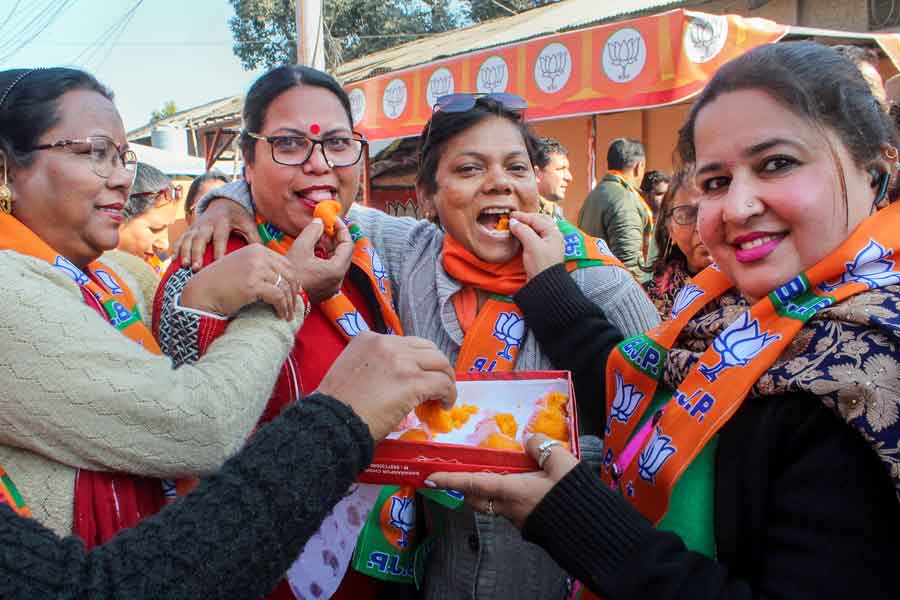 বাকি দুই চিকিৎসক বিধায়ক হলেন দর্শন দেশমুখ এবং পায়েল কুকরানি। নান্দোর বিধানসভা কেন্দ্র থেকে জয়ী হয়েছেন দর্শন।