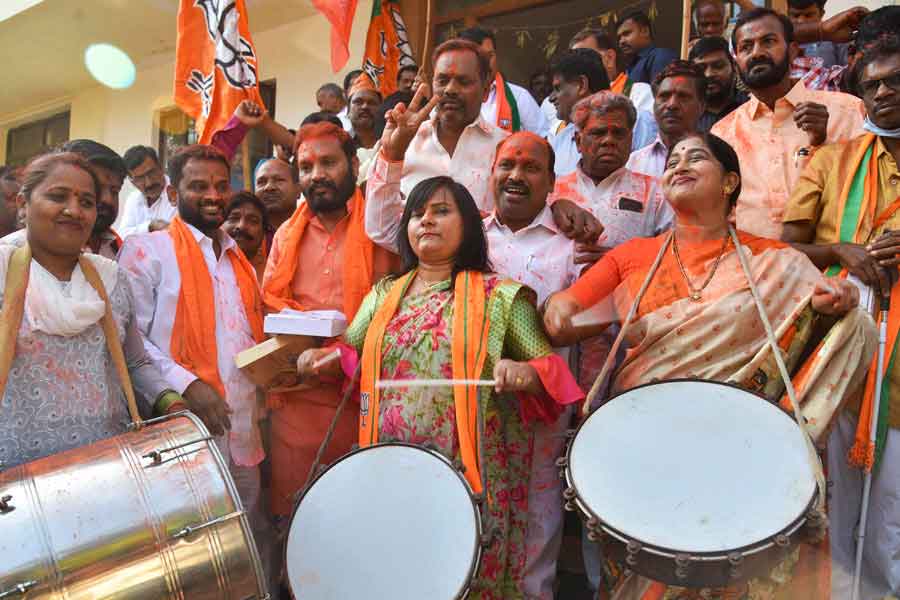 নারোদা থেকে জয়ী হয়েছেন পায়েল কুকরানি। পায়েলের বাবা নারোদা পাতিয়া মামলায় দোষী সাব্যস্ত হয়ে জেলে ছিলেন। ২০০২ গুজরাত দাঙ্গার সময় নারোদা পাতিয়ায় হিংসার বলি হয়েছিলেন ৯৭ জন মুসলিম। সেই ঘটনায় দোষীর মেয়ে পায়েলকে প্রার্থী করা নিয়ে বিতর্ক তৈরি হয়েছিল।