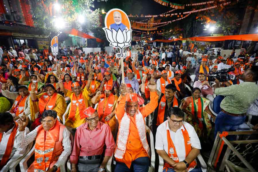 বিধানসভায় এ বার নির্বাচিত হয়েছেন দু’জন ধনী প্রার্থীও। এক জন জেএস পটেল। মানসা থেকে জিতে এসেছেন বিজেপির টিকিটে। হলফনামায় জানিয়েছিলেন, তাঁর সম্পত্তির পরিমাণ ৬৬১ কোটি টাকা।