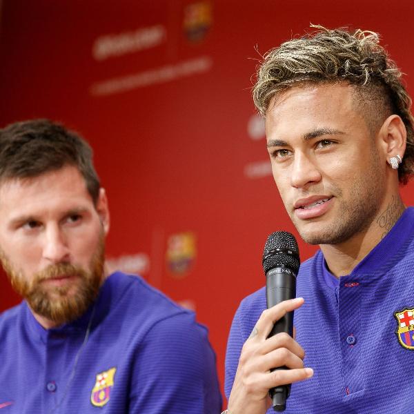 গত ৯ বছরের সম্পর্ক নিয়ে খোদ নেমারই একবার বলেছিলেন, আমি মেসির সঙ্গে যত সময় কাটাই, নিজের পরিবারকেও দিতে পারি না।