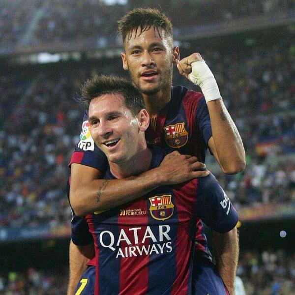 নেমার তখন উঠতি তারকা। হাওয়ায় উড়ে গোল করেন। কম বয়স। দারুণ এনার্জি। সাড়ে চার বছরের বড় মেসির ততদিনে বার্সায় ১৩ বছর খেলা হয়ে গিয়েছে। বার্সার তারকা তিনি। নিজের দেশ আর্জেন্টিনার হয়ে চুটিয়ে খেলছেন। মারাদোনার উত্তরসূরি হিসাবে নাম ছড়িয়ে পড়তে শুরু করেছে। বার্সাতেই দুই ভিন্ন এবং জনপ্রিয় সংস্কৃতির দুই ফুটবলারের সহ-যাত্রা শুরু।