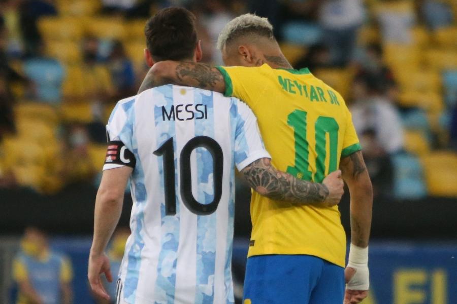 দু’জনেই তারকা ফুটবলার। দু’জনের কাঁধেই রয়েছে ফুটবল আবেগে ভাসা দুই সংস্কৃতিকে মোক্ষ এনে দেওয়ার দায়িত্ব। দু’জনকে দেখবেন বলে দুই সংস্কৃতির বিন্দু বিসর্গও না জানা পৃথিবীজোড়া ফুটবলপ্রেমীরা চোখ পাতবেন এলইডি পর্দায়। ফুটবলে ভাগ্য দরকার ঠিকই। কিন্তু দক্ষতাও তো দরকার!