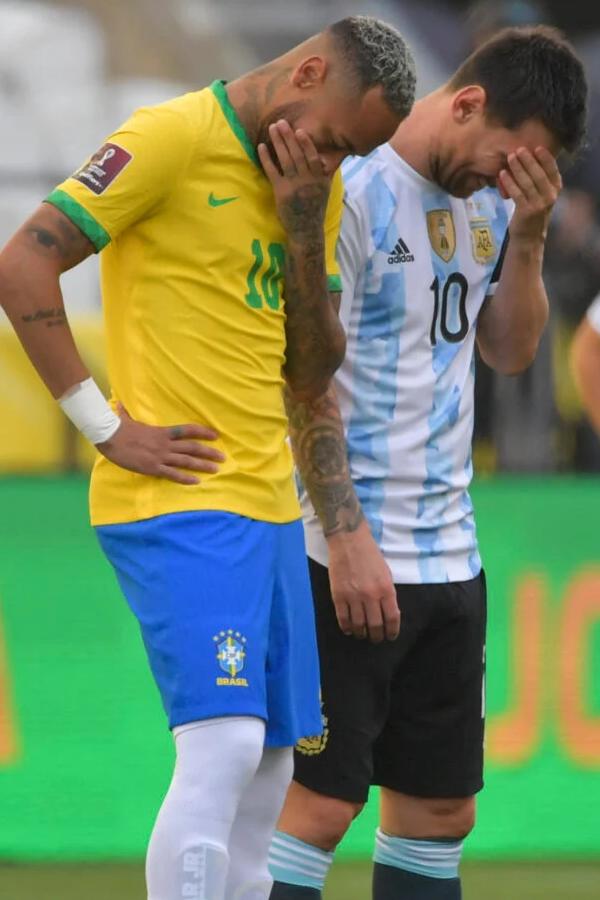 এই বিশ্বকাপে অঘটন তালিকা দীর্ঘ হচ্ছে ক্রমশ। হতেই পারে ব্রাজিল ছিটকে গেল শেয আট থেকে। ভক্তদের কাঁদিয়ে বেরিয়ে গেল ফুটবলের ‘ঈশ্বর’ মেসির আর্জেন্টিনাও।