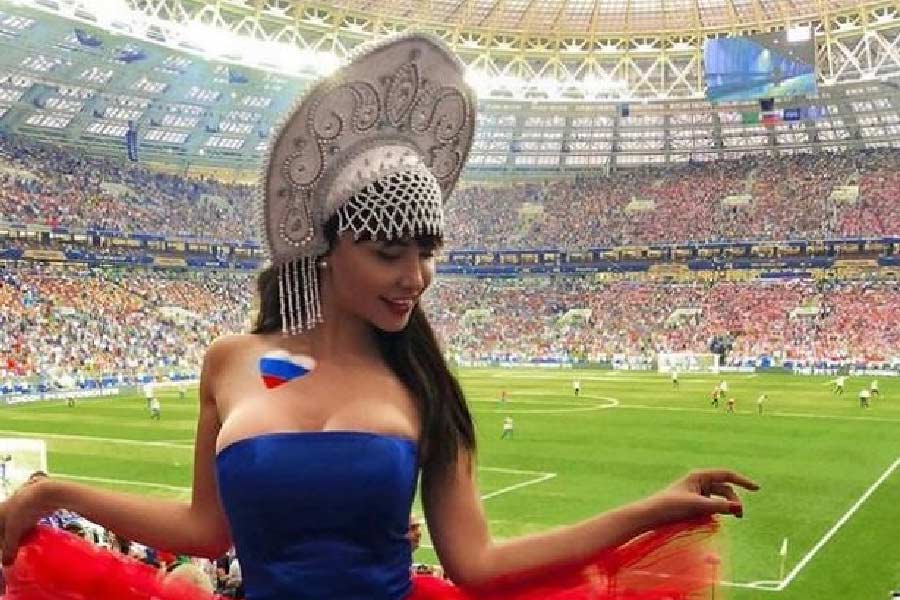 নাতালিয়ার মতোই মাঠ কাঁপিয়েছিলেন রুশ কন্যা তথা অভিনেত্রী মারিয়া লিম্যান। ২০১৮ সালের বিশ্বকাপে দর্শকদের মধ্যে ক্যামেরা ঘোরালেই দেখা গিয়েছে, রাশিয়ার হয়ে গলা ফাটাচ্ছেন তিনি। 