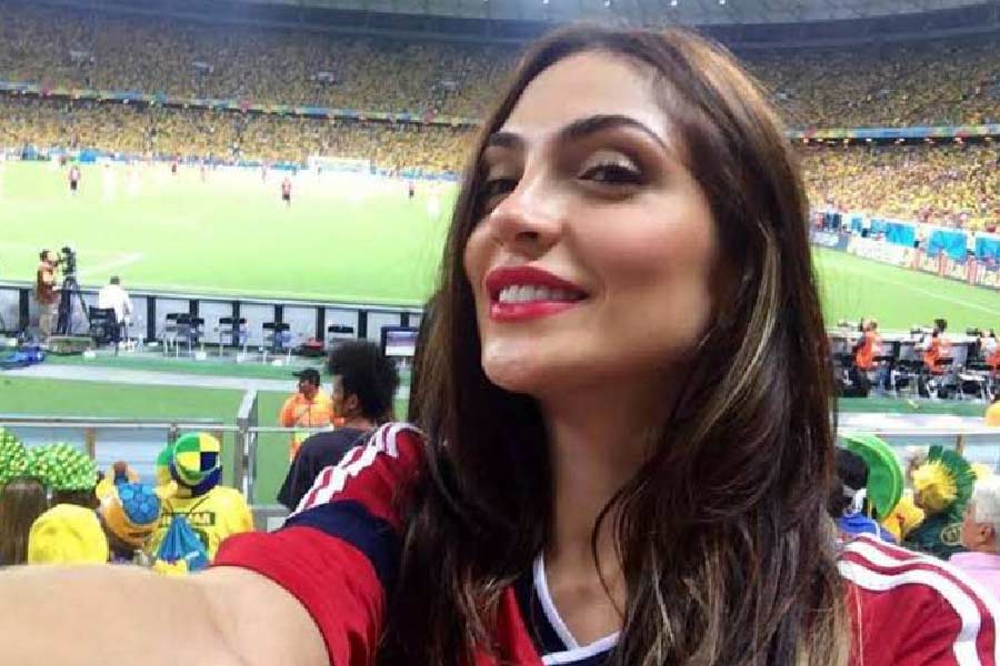 ২০১৪ সালে ব্রাজিল বিশ্বকাপের সময় হইচই ফেলে দিয়েছিলেন কলোম্বিয়ার সুন্দরী নাতালিয়া বেতানকোর্ট। এমনকি, পপতারকা রিহানাও তাঁকে নিয়ে টুইট করেছিলেন। সে টুইটে আবার নাতালিয়াকে ‘কলোম্বিয়ান কিউটি’ বলে ডেকেছিলেন রিহানা। এর পর তো তাঁকে নিয়ে মাতামাতি হবেই!