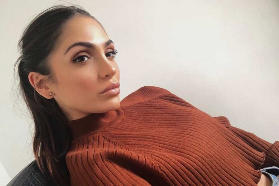 ব্রাজিল বিশ্বকাপে দর্শকদের দিকে ক্যামেরা ঘোরাতেই দেখা গিয়েছিল, হামেজ় রদ্রিগেজ়দের হয়ে গলা ফাটাচ্ছেন নাতালিয়া। নাতালিয়ার সে ছবি হু হু করে ছড়িয়ে পড়েছিল।