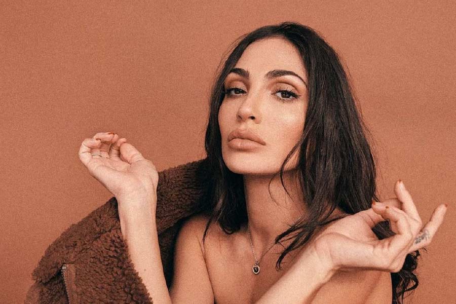 আজকাল অবশ্য সমাজমাধ্যমের মধ্যমণি হয়ে বসেছেন নাতালিয়া। শুধু ইনস্টাগ্রামেই তাঁর অনুরাগীর সংখ্যা ১০ লক্ষাধিক।