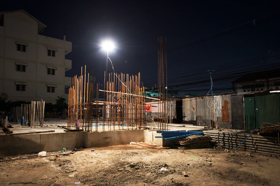 সে দিন নাইটক্লাব থেকে একা বেরিয়ে আসতেও দেখা গিয়েছিল উইলিয়ামকে। যে হ্রদ থেকে উইলিয়ামের গাড়ি পাওয়া যায়, ১৯৯৭ সালে ওই জায়গায় আবাসন নির্মাণের কাজ চলছিল। গাড়ি চালিয়ে কী করে উইলিয়াম সেখানে পৌঁছলেন তা নিয়েও সন্দেহ প্রকাশ করেছে পুলিশ।