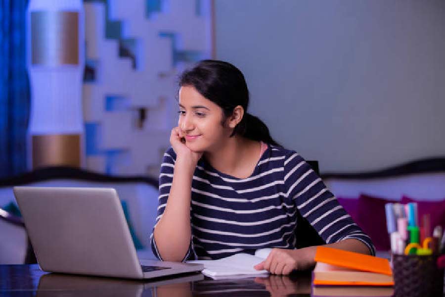 ওয়েবসাইটে গিয়ে পরীক্ষা, সিলেবাস এবং পরীক্ষার ধরন সম্পর্কে স্বচ্ছ ধারণা থাকা উচিত পরীক্ষার্থীদের।