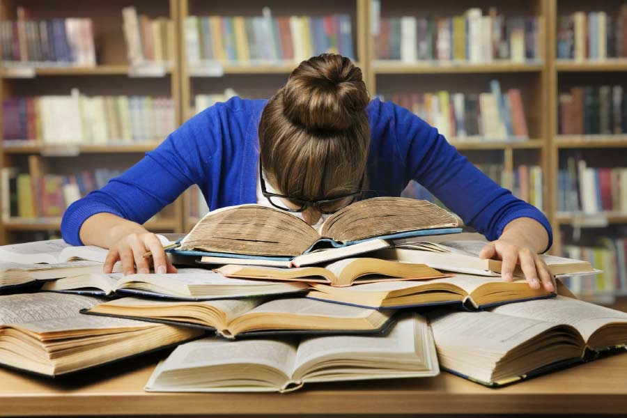 টিনার দাবি, পরীক্ষার জন্য ঠিকঠাক প্রকাশনীর বই কিনে পড়াও অত্যন্ত গুরুত্বপূর্ণ। পরীক্ষা হওয়ার আগে এই বইগুলি অন্তত তিন থেকে চার বার ঝালিয়ে রাখা উচিত।