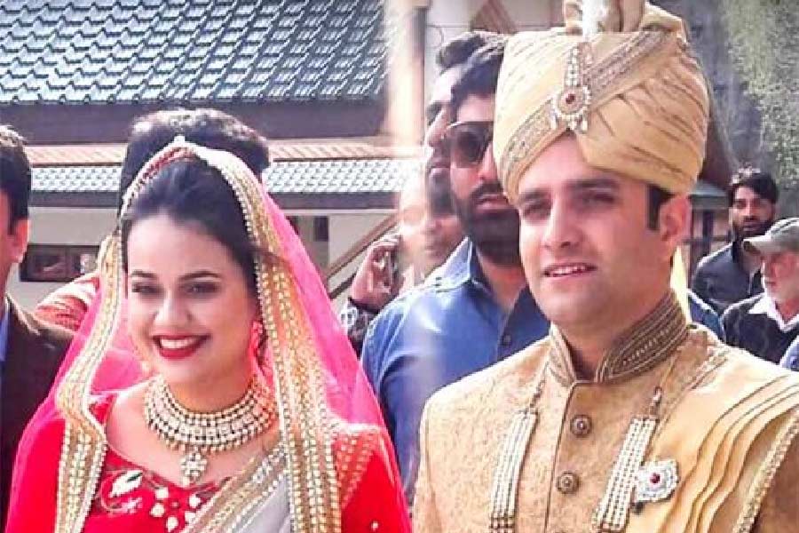 টিনার ব্যক্তিগত জীবন নিয়েও চর্চা চলেছে সংবাদমাধ্যমে। ২০১৮ সালের ৭ এপ্রিল টিনা দাবির সঙ্গে বিবাহবন্ধনে আবদ্ধ হয়েছিলেন আখতার আমির খান।