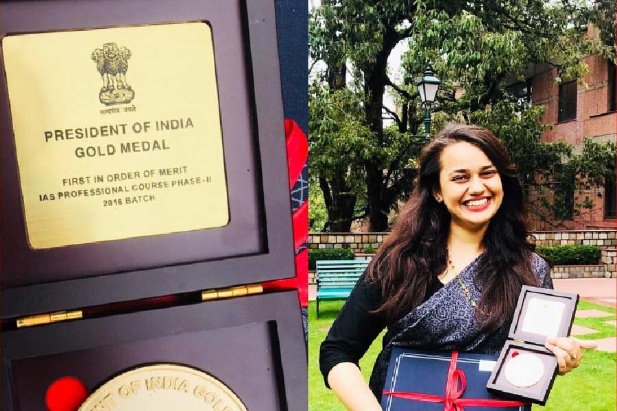 স্বভাবতই আইএএসে প্রথম এবং দ্বিতীয় স্থানাধিকারীর প্রেমকাহিনি ঘিরে জোর চর্চা চলেছিল দেশ জুড়ে। মুসৌরিতে আইএএসে প্রশিক্ষণ পর্ব চলাকালীনই তাঁদের আলাপ হয়।