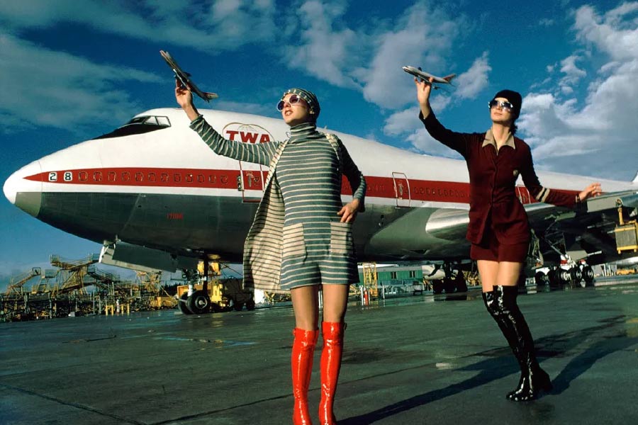 এই সব বিমানে রয়েছে ককটেল লাউঞ্জ। যা লম্বায় ৭০ মিটার ও ৬০ মিটার প্রশস্ত। বিভিন্ন দেশের রাষ্ট্রনেতারা এই বিমানে চড়ে থাকেন। 