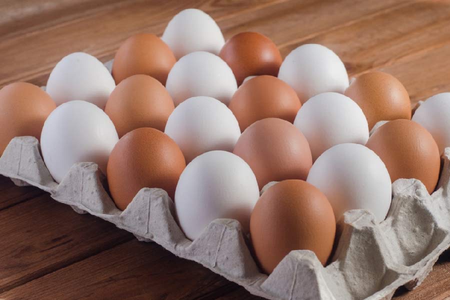 Brown or white eggs?  Which color range is the heaviest in terms of health?