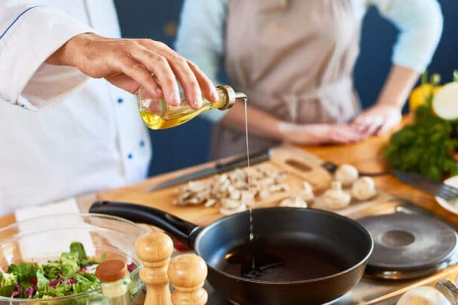 প্রশিক্ষণ নেওয়ার সময় এক জনের সঙ্গে সম্পর্কে জড়ান স্টিফেন। কিন্তু তাঁর সঙ্গী সম্পর্কে ইতি টানেন। স্টিফেনের আচরণ অদ্ভুত এবং শিশুসুলভ বলে সম্পর্ক বজায় রাখতে অসুবিধা হচ্ছিল বলে অভিযোগ করেন তিনি।