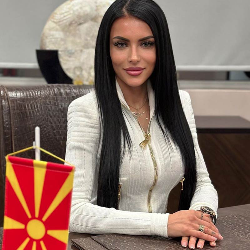 শোয়ার ঘরে মায়ার নিথর দেহ দেখতে পান তাঁর সঙ্গী কাইল ফিলিপস। তার পর থেকে ৩৯ বছরের মায়ার রহস্যমৃত্যু নিয়ে নানা প্রশ্ন উঠছে।