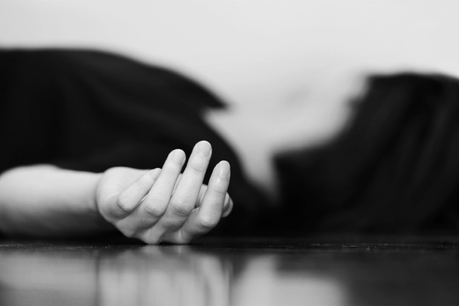 ডিসেম্বরের গোড়ায় মায়ার বিলাসবহুল বাংলোয় তাঁর গুলিবিদ্ধ দেহ দেখেন কাইল। দক্ষিণ আফ্রিকার তামাক ব্যবসায়ী কাইলের দাবি, সে সময় তিনি দাঁত মাজছিলেন। তখনই তাঁদের শোয়ার ঘর থেকে একটি গুলির আওয়াজ কানে আসে।