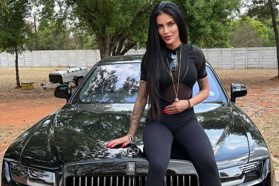 মায়ার মৃত্যুর ঘটনা নিয়ে অবশ্য এখনই কিছু বলতে নারাজ তদন্তকারীরা। তাঁরা জানিয়েছেন, এই মুহূর্তে রহস্যমৃত্যু নিয়ে কিছু প্রকাশ করলে তাতে তদন্ত ব্যাহত হতে পারে।