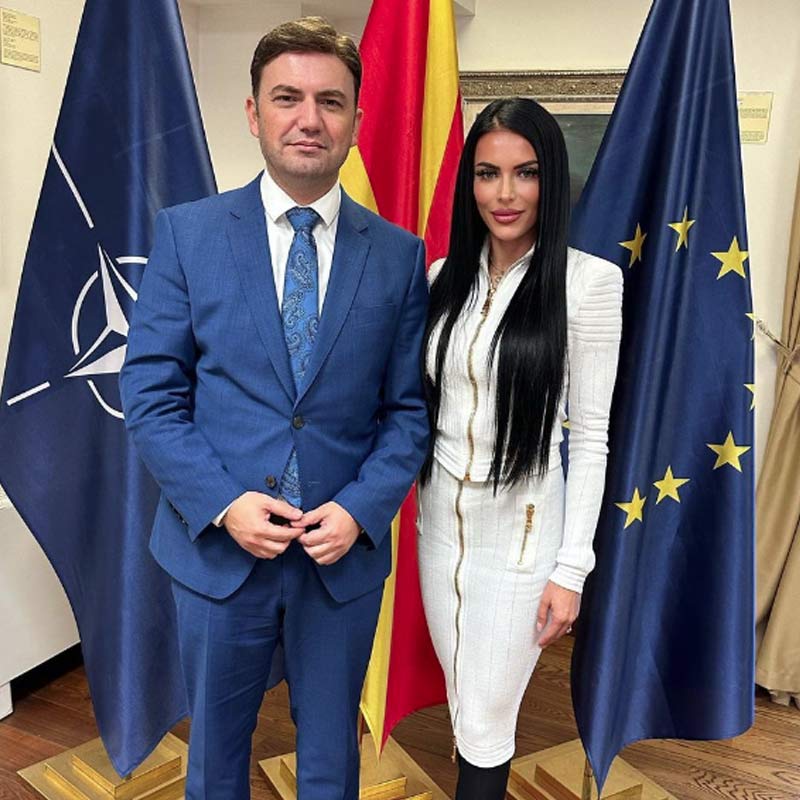 ইনস্টাগ্রামে মায়ার শেষ পোস্টটি ছিল ২২ নভেম্বর। ওই পোস্টে উত্তর ম্যাসেডোনিয়ার বিদেশমন্ত্রী বুয়ার ওসমানির সঙ্গে দেখা গিয়েছিল মায়াকে। ওই পোস্টে মায়া জানিয়েছিলেন, দক্ষিণ আফ্রিকার সঙ্গে জন্মভূমির কূটনৈতিক সুসম্পর্ক গড়ে তোলাই তাঁর লক্ষ্য। সেই লক্ষ্যেই ওসমানির সঙ্গে সাক্ষাৎ করেছিলেন তিনি। যদিও সে লক্ষ্যপূরণের অনেক আগেই থেমে গেলেন মায়া।