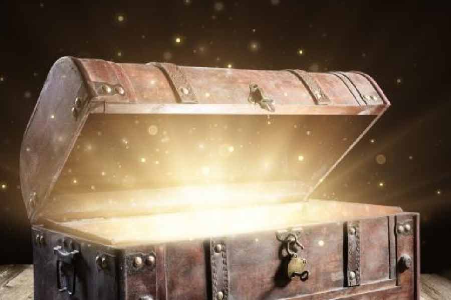 সেই সঙ্কেত একটি লোহার বাক্সে ভরে তা স্থানীয় এক সরাইখানার মালিককে দিয়ে যান বিল। সরাইখানার মালিক রবার্ট মরিসকে পরের ১০ বছর পর্যন্ত সেই বাক্স নিজের জিম্মায় রাখতে বলেন। ১০ বছরের মধ্যে তিনি না ফিরলে তখনই খুলতে বলেন সেই বাক্স।