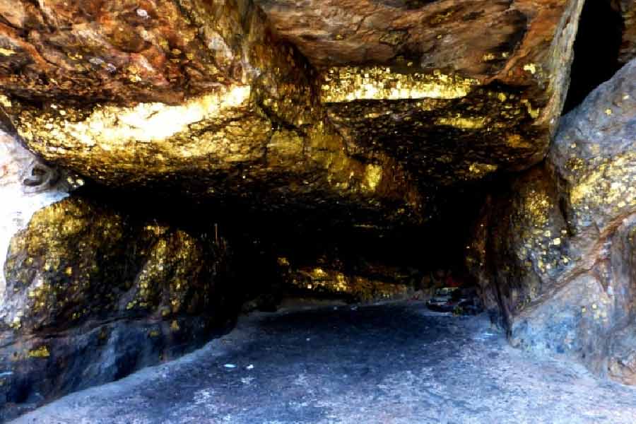 শেষ পর্যন্ত ১৮৪৫ সালে সেই লোহার বাক্স খোলেন মরিস। দেখেন, তাতে রয়েছে তিনটি সঙ্কেত। সঙ্গে ইংরেজিতে লেখা দু’পাতার নোট। অনেক চেষ্টার পরেও কিছুই বুঝতে পারেননি মরিস।