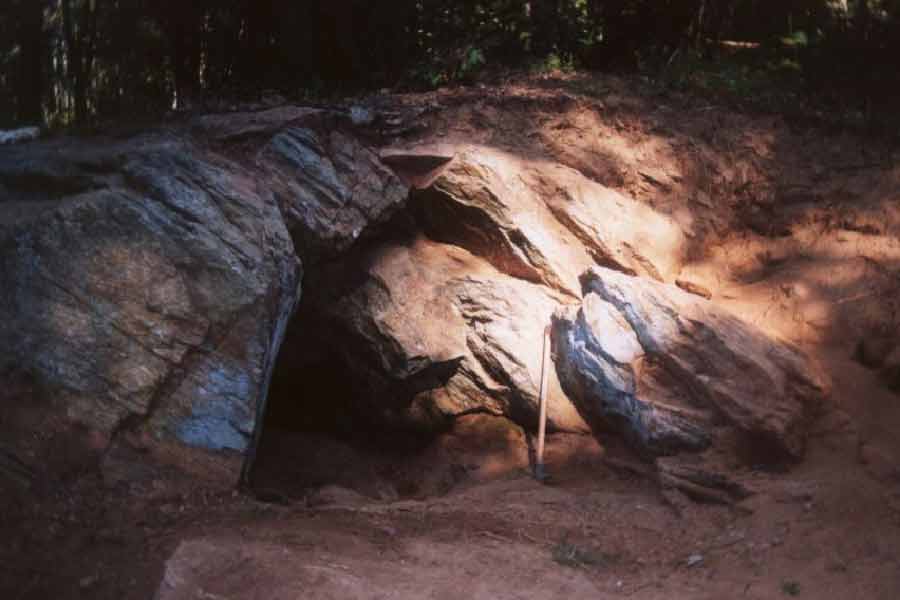 তালিকা অনুযায়ী দ্বিতীয় জায়গায় ৮৬৫ কেজি সোনা লুকিয়ে রেখে গিয়েছিলেন বিল। সঙ্গে ছিল প্রায় ৫৮৪ কেজি রুপো। সব মিলিয়ে প্রায় তিন টন সোনা-রুপো ও অন্য দামি গয়না রেখে গিয়েছিলেন বিল।