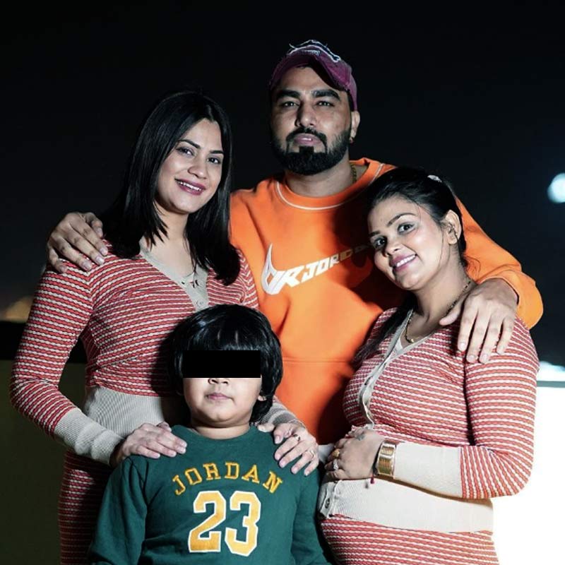 ইনস্টাগ্রামে পারিবারিক কিছু ছবি পোস্ট করে খুশির খবর অনুরাগীদের জানিয়েছিলেন আরমান। দিন সাতেক আগে পোস্ট করা ছবিগুলিতে তিনি ছাড়াও তাঁর দুই স্ত্রী এবং ছেলেকে দেখা গিয়েছে।