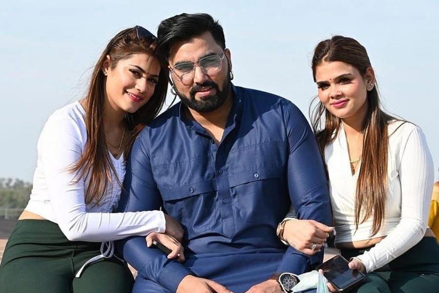 আরমানের দুই স্ত্রী হলেন পায়েল মালিক এবং কৃতিকা মালিক। ২০১১ সালে পায়েলের সঙ্গে বিয়ে হয় আরমানের। তাঁদের এক সন্তান রয়েছে। নাম চিরায়ু মালিক।