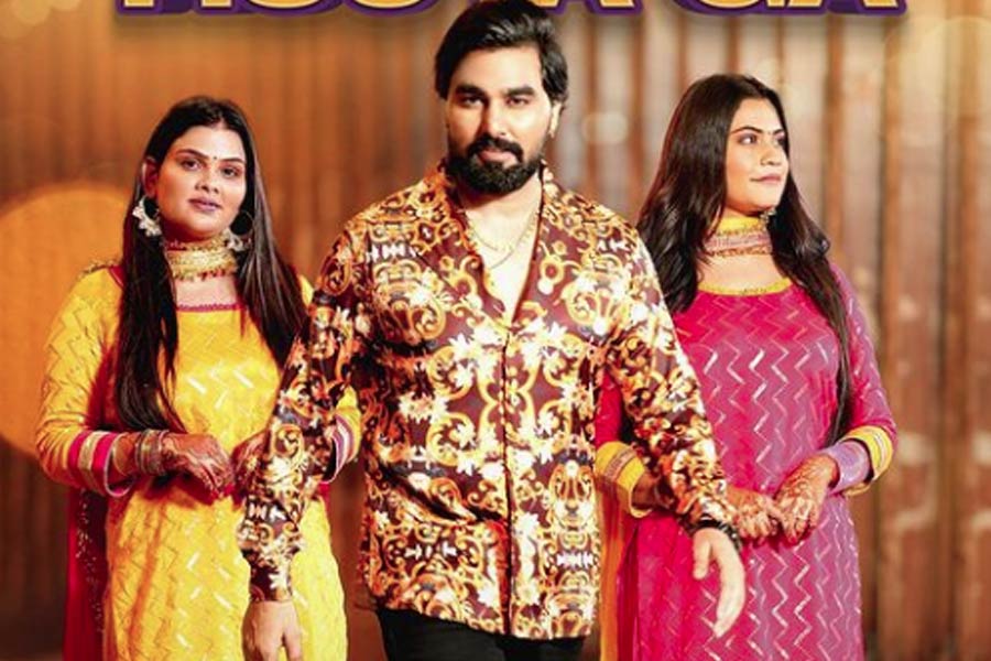 ৪ সদস্য নিয়ে সুখী পরিবার আরমানের। হায়দরাবাদে থাকেন তাঁরা। আরমানের গিন্নিরা প্রায়ই সমাজমাধ্যমে একসঙ্গে নানা ছবি পোস্ট করেন।