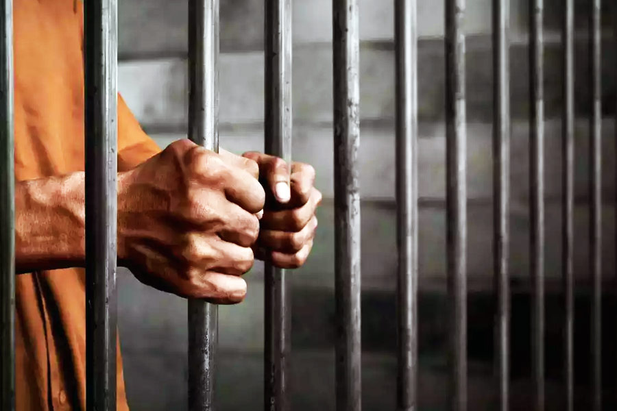 ওই অভিযোগে দোষী সাব্যস্ত হয়েছিলেন তারেক। তিনি বেশ কয়েক বছর জেলও খেটেছিলেন।