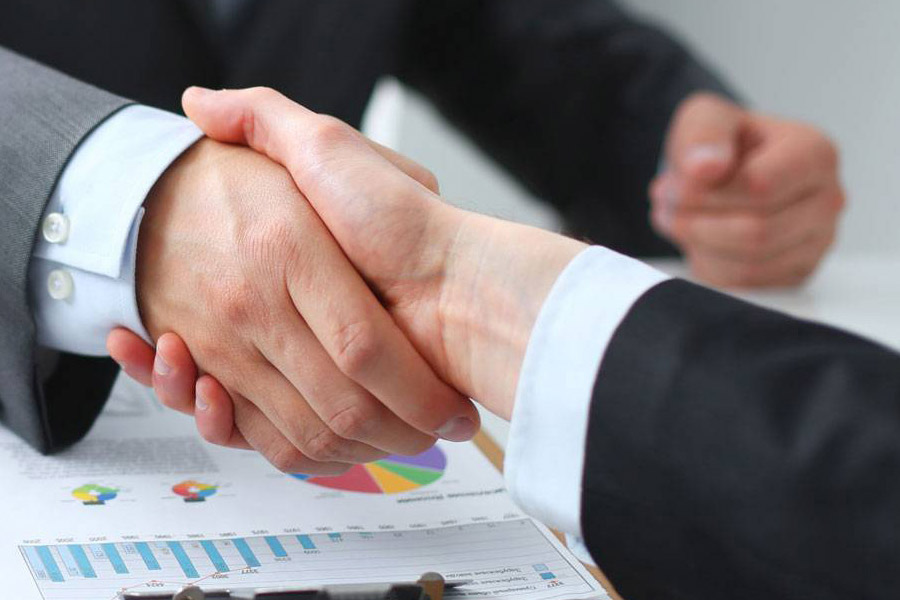 সেই সময় ১৮ হাজার ইউরো অর্থাৎ ভারতীয় মুদ্রায় প্রায় সাড়ে ১৫ লক্ষ টাকা ঋণ হিসাবে পান তারেক।